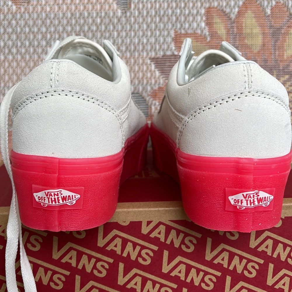 Vans WMNS Old Skool Stacked 
Suede Blanc De Blanc/Pink
VN0A7Q5MCCS
Platforms - Picture 14 of 16